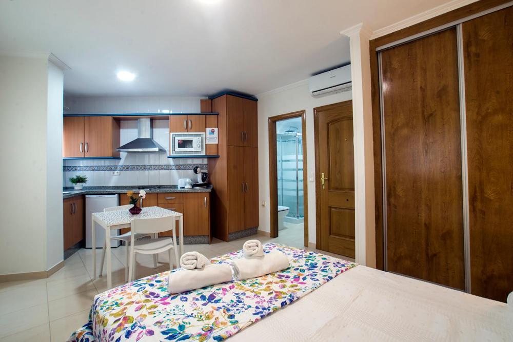 Apartamentos Amat - Only Adult - Playa El Bajondillo Torremolinos Luaran gambar
