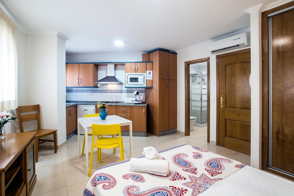 Apartamentos Amat - Only Adult - Playa El Bajondillo Torremolinos Luaran gambar