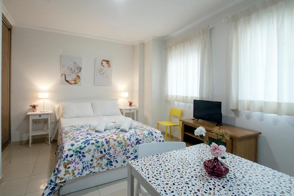 Apartamentos Amat - Only Adult - Playa El Bajondillo Torremolinos Luaran gambar