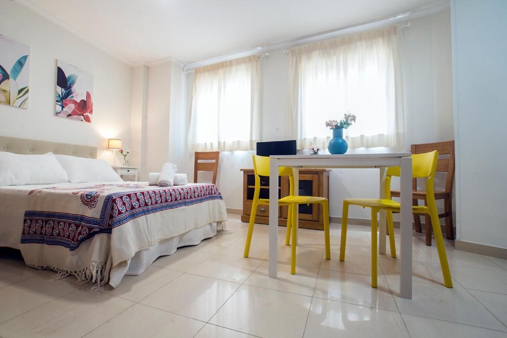 Apartamentos Amat - Only Adult - Playa El Bajondillo Torremolinos Luaran gambar