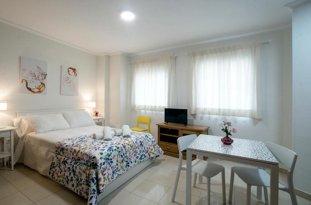 Apartamentos Amat - Only Adult - Playa El Bajondillo Torremolinos Luaran gambar