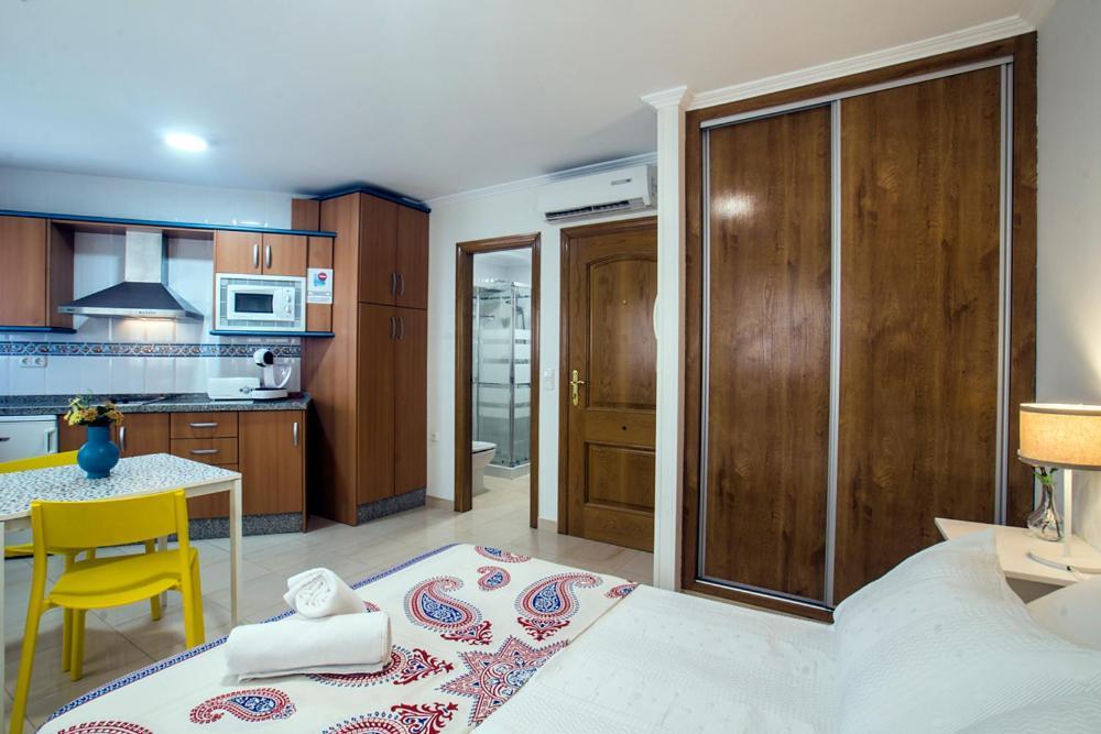 Apartamentos Amat - Only Adult - Playa El Bajondillo Torremolinos Luaran gambar