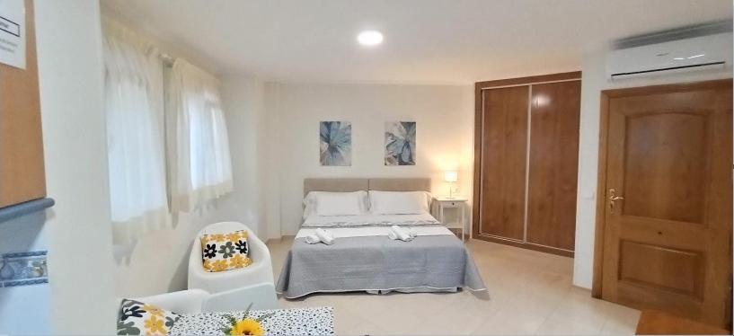 Apartamentos Amat - Only Adult - Playa El Bajondillo Torremolinos Luaran gambar